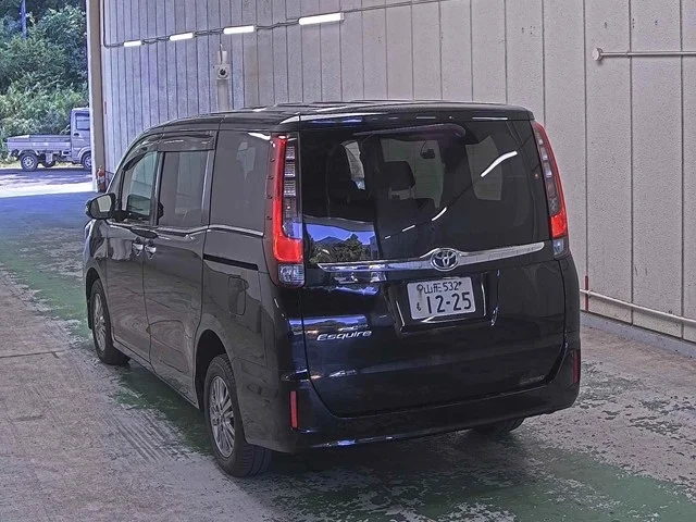 Toyota Esquire  с аукциона в Японии