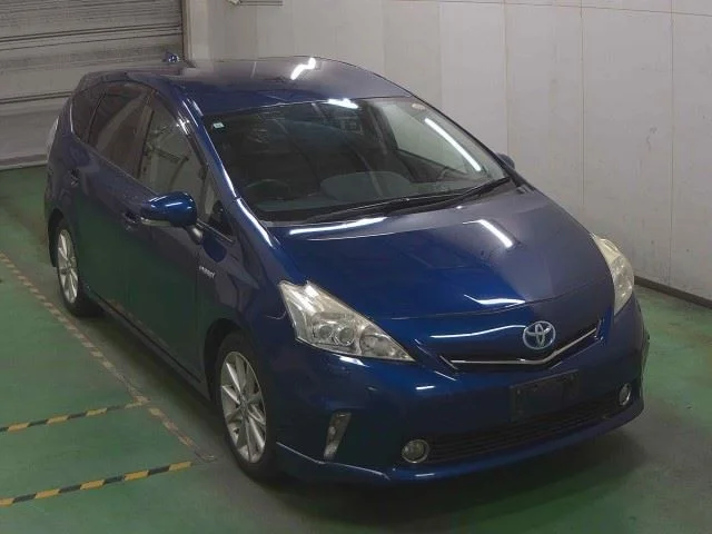 Toyota Prius Alpha 2013