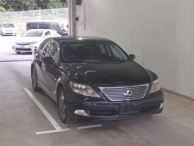 Lexus LS600h  с аукциона в Японии