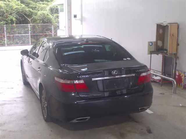 Lexus LS600h  с аукциона в Японии
