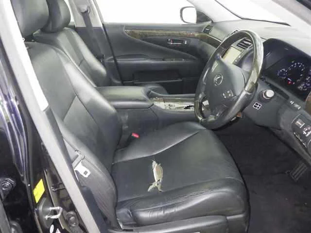 Lexus LS600h  с аукциона в Японии