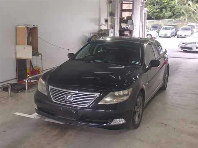 Lexus LS600h  с аукциона в Японии