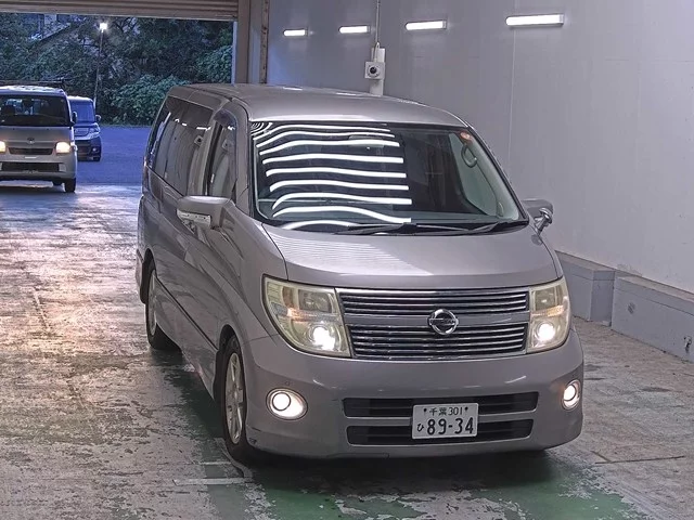 Nissan Elgrand 2010