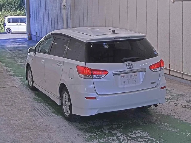 Toyota Wish  с аукциона в Японии