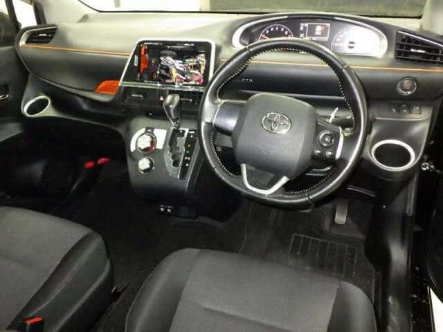 Toyota Sienta  с аукциона в Японии
