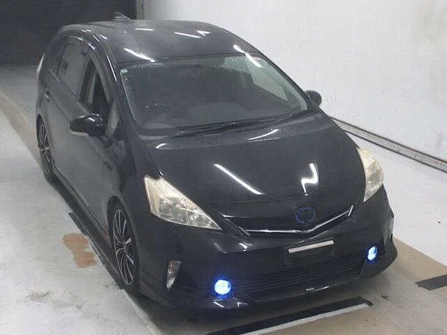 Toyota Prius Alpha 2012