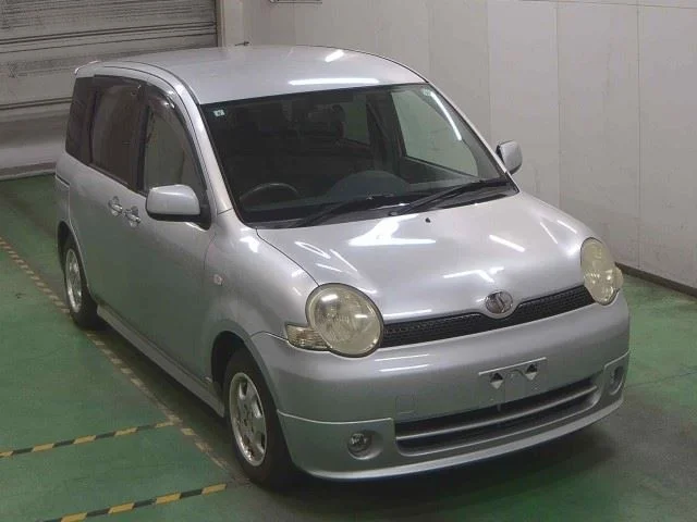 Toyota Sienta 2005