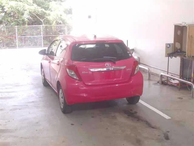 Toyota Vitz  с аукциона в Японии