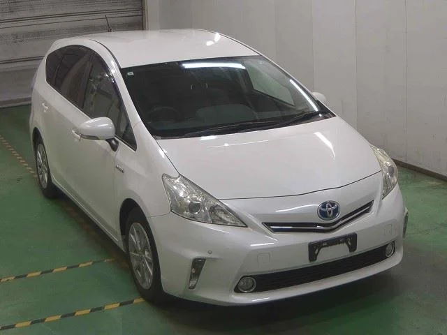 Toyota Prius Alpha 2011