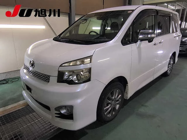 Toyota Voxy 2011