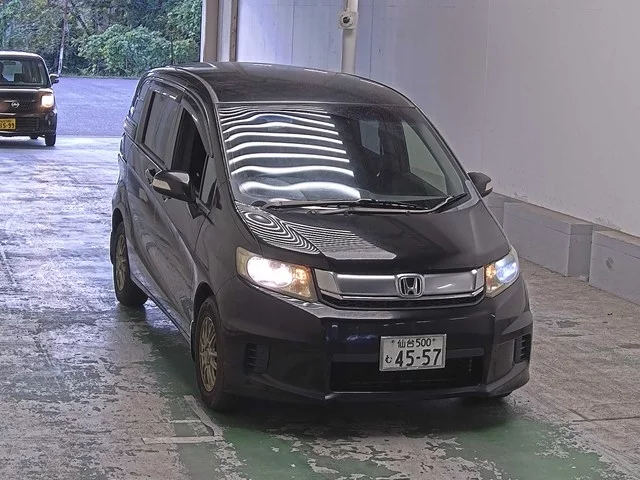 Honda Freed Spike 2014