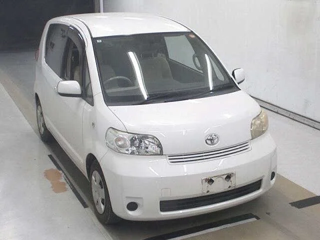 Toyota Porte 2010