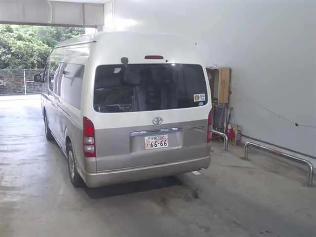 Toyota HiAce  с аукциона в Японии