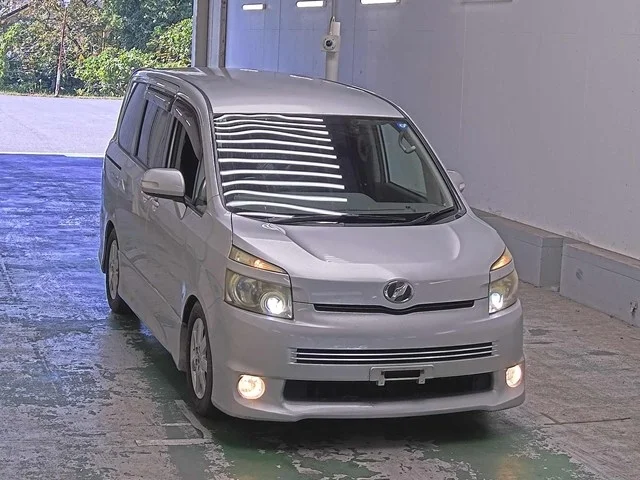 Toyota Voxy 2008