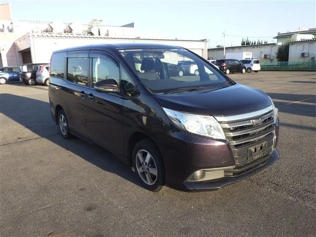 Toyota Noah 2014
