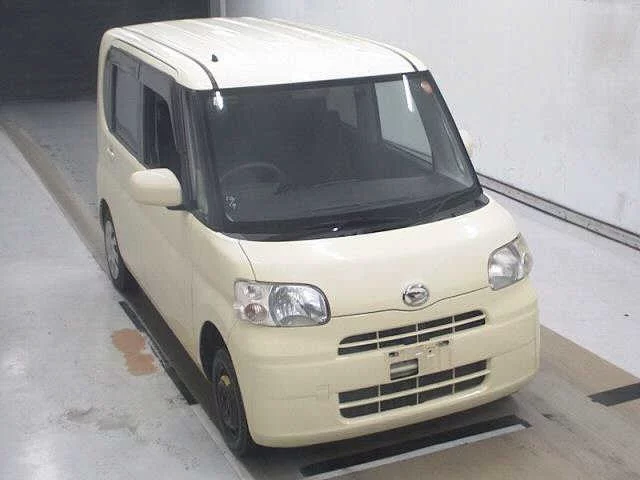 Daihatsu Tanto 2011