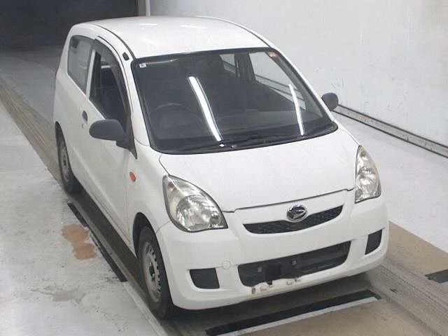 Daihatsu Mira 2011