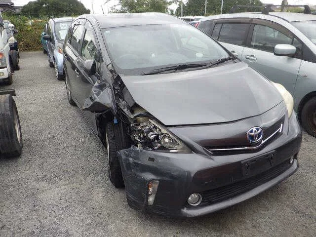 Toyota Prius Alpha 2013