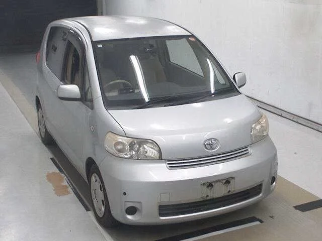 Toyota Porte 2006