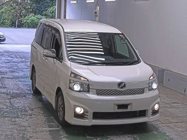 Toyota Voxy 2010
