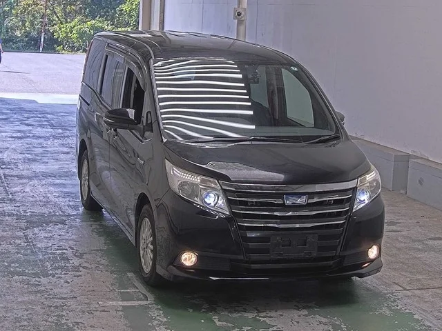 Toyota Noah 2015