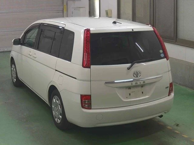 Toyota Isis  с аукциона в Японии
