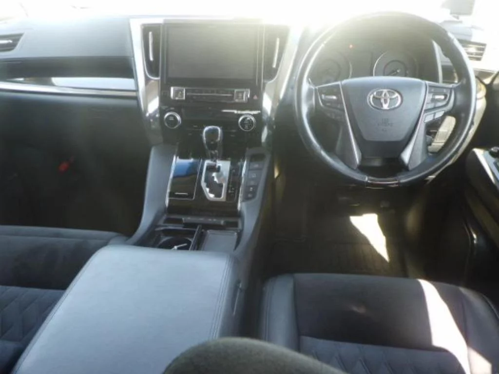 Toyota Vellfire  с аукциона в Японии