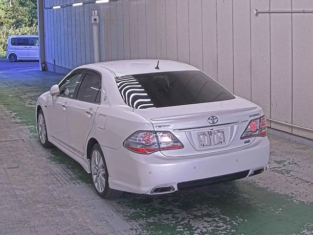 Toyota Crown  с аукциона в Японии