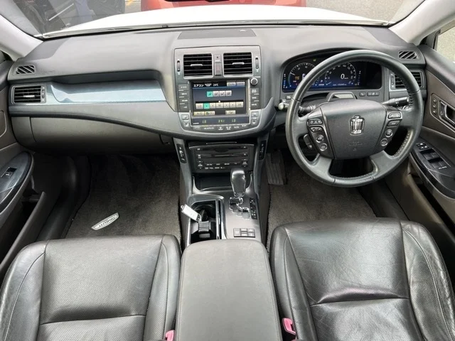 Toyota Crown  с аукциона в Японии