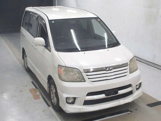 Toyota Noah 2003