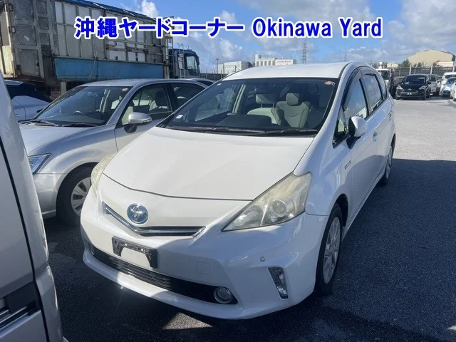 Toyota Prius Alpha 2011