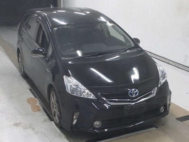 Toyota Prius Alpha 2012
