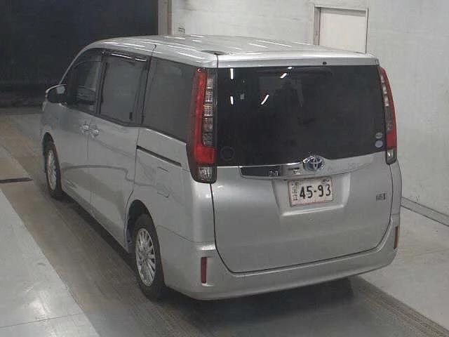 Toyota Noah 2014
