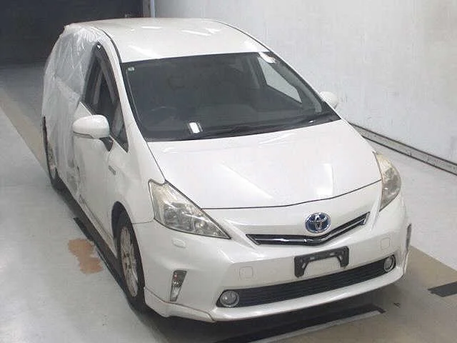 Toyota Prius Alpha 2012