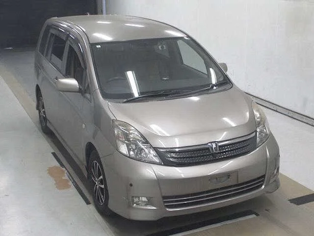 Toyota Isis 2005