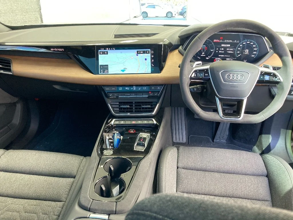 Audi e-tron GT quattro  с аукциона в Японии