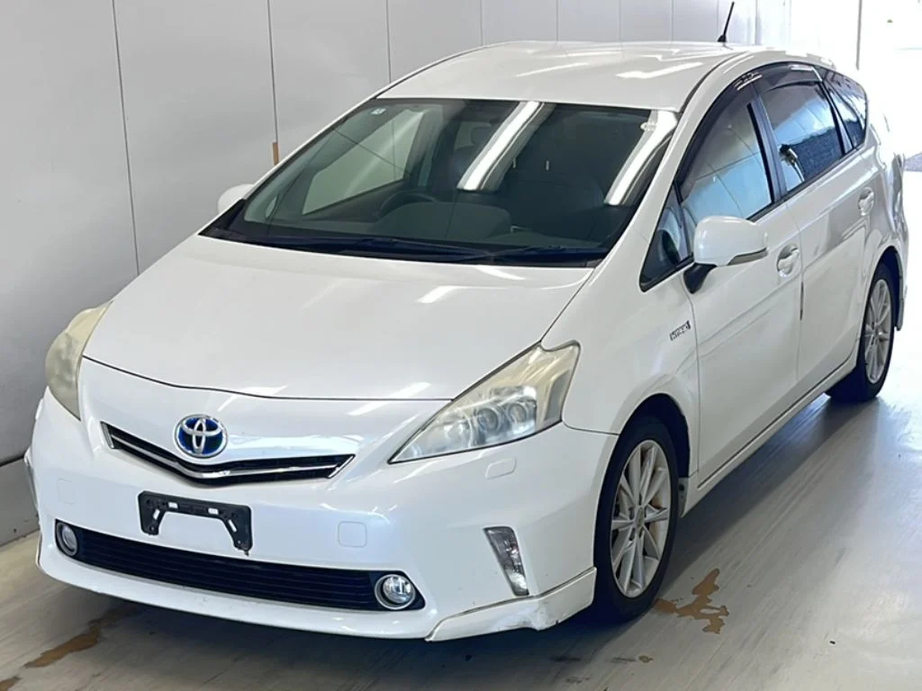 Toyota Prius Alpha 2012