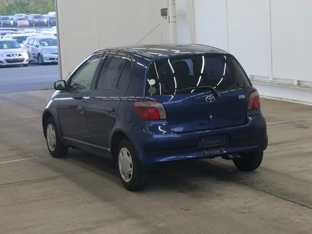 Toyota Vitz  с аукциона в Японии