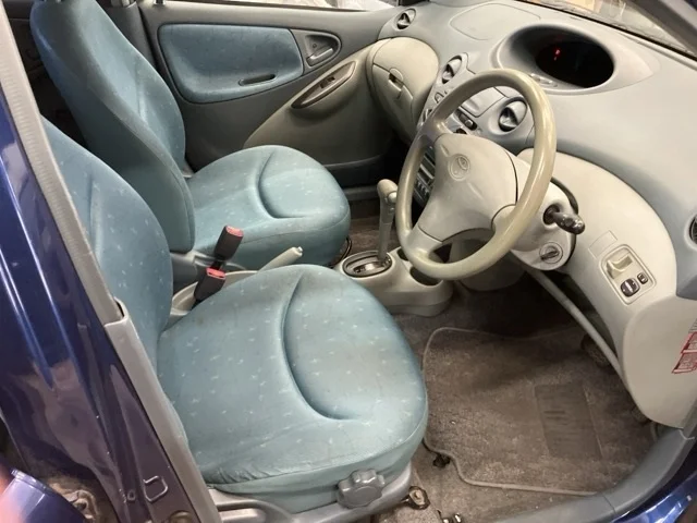 Toyota Vitz  с аукциона в Японии