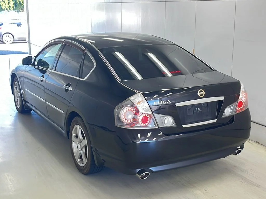 Nissan Fuga  с аукциона в Японии