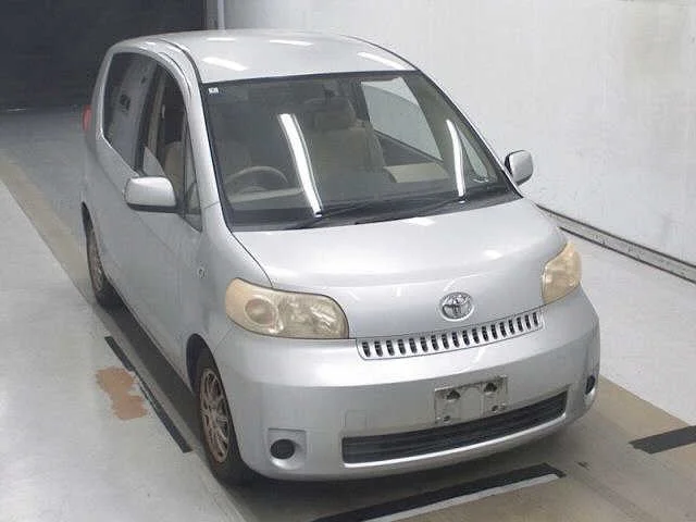 Toyota Porte 2006