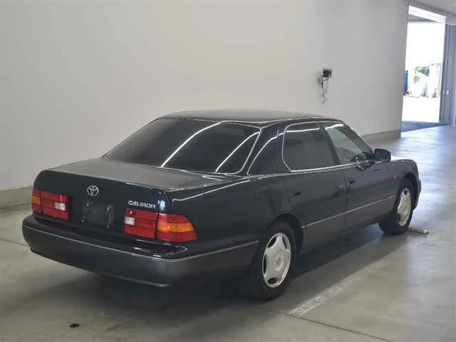 Toyota Celsior  с аукциона в Японии
