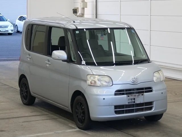 Daihatsu Tanto 2011