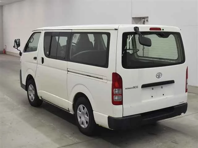 Toyota RegiusAce 2010