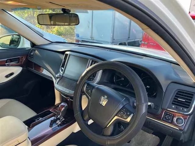 Toyota Crown 2015