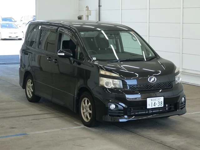 Toyota Voxy 2010