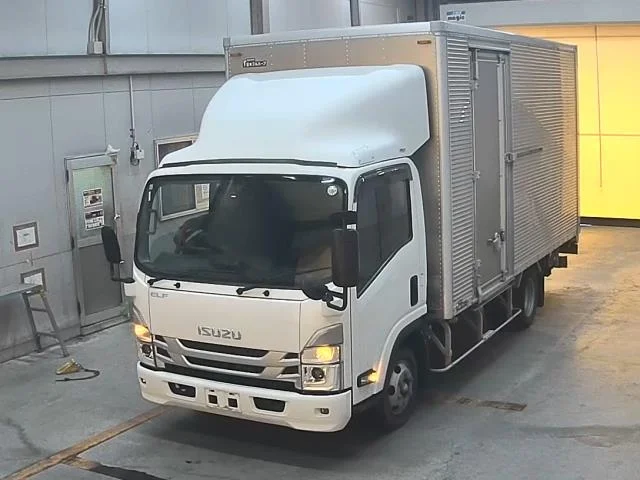 Isuzu Elf 2023