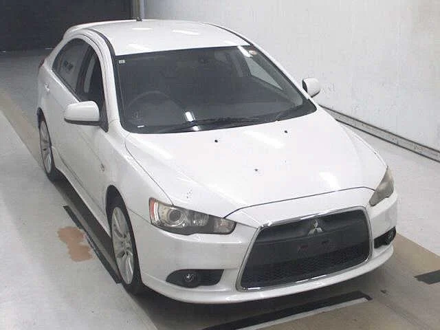 Mitsubishi GALANT FORTIS SPORTBACK  с аукциона в Японии