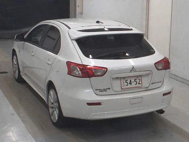 Mitsubishi GALANT FORTIS SPORTBACK  с аукциона в Японии