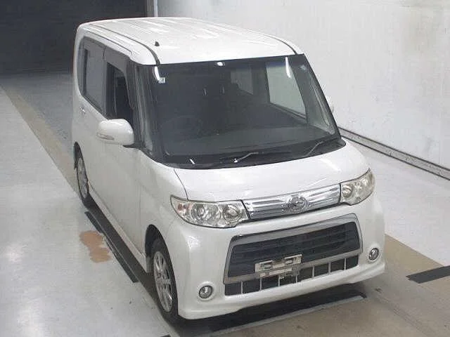 Daihatsu Tanto 2011